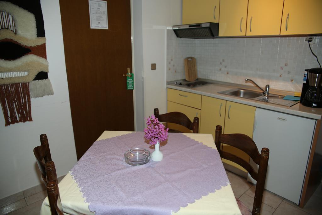Pansion Adria Hotel Sveti Filip i Jakov Room photo