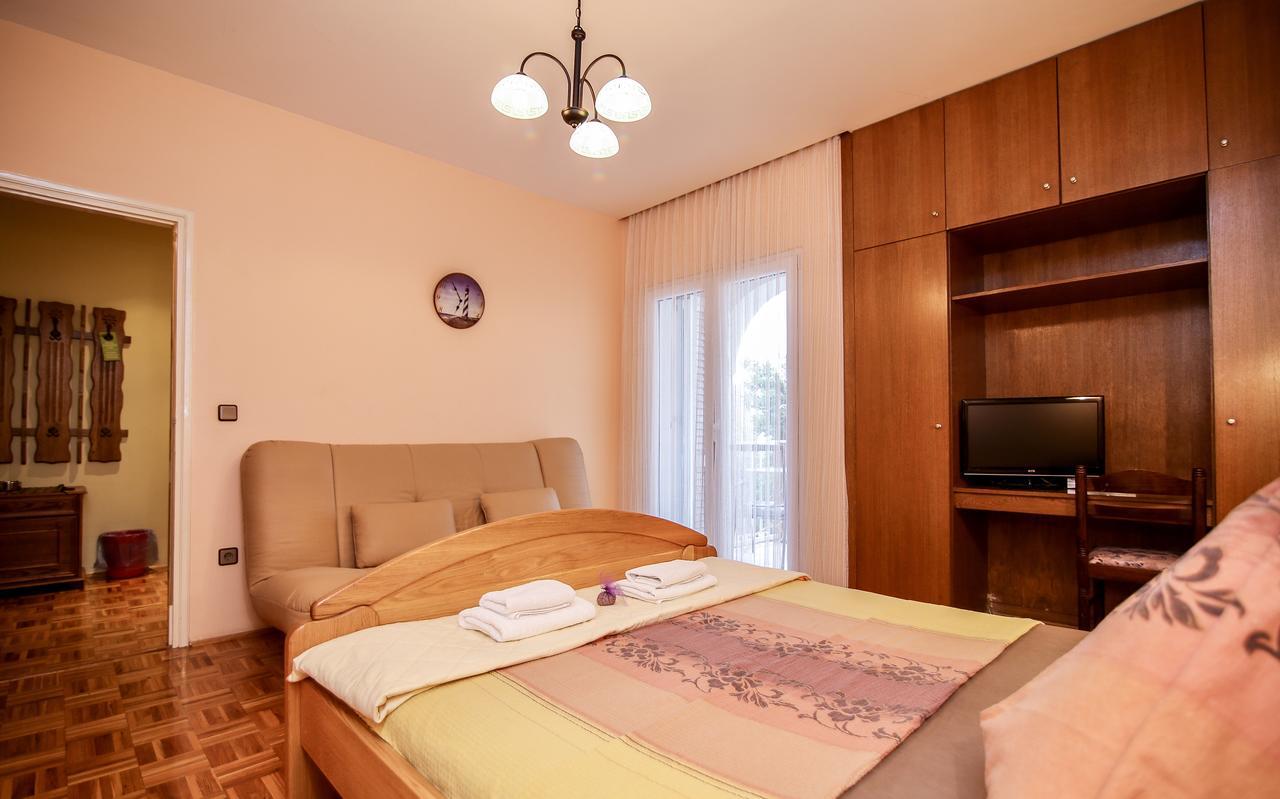 Pansion Adria Hotel Sveti Filip i Jakov Exterior photo