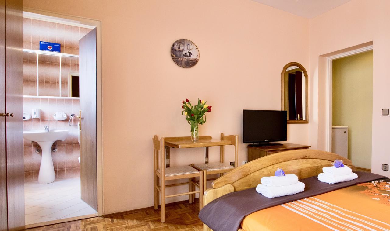 Pansion Adria Hotel Sveti Filip i Jakov Exterior photo